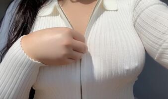 Do you like my unzip titty reveal? 😏💖