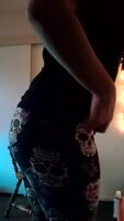 I think i got a way better angle of my new leggins on this one and more of my booty jiggling XD <3