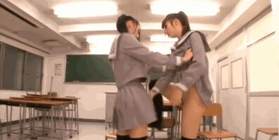 Japanese School Girls Fight with Ponytails